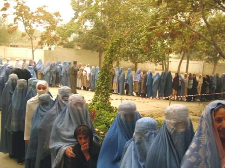 afghanistan women stand in line to vote 850x638 1 768x576